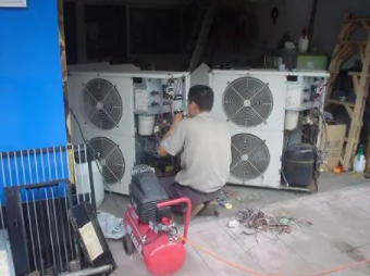 重庆HG皇冠手机官网|中国有限公司官网螺杆水冷机组维修案例分析